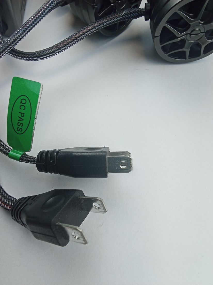 Żarówka LED KRONOS pochodzi z oferty outletowej i jest w 100 procentach sprawna technicznie.