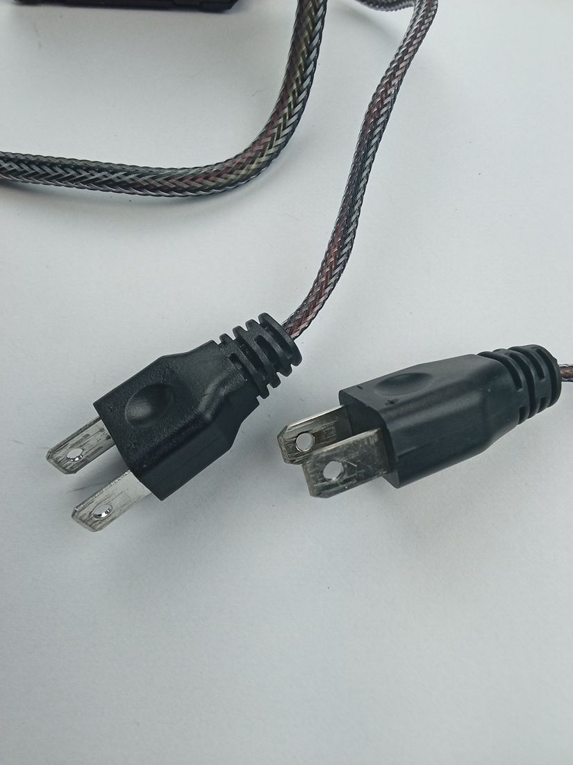 Żarówka LED KRONOS pochodzi z oferty outletowej i jest w 100 procentach sprawna technicznie.